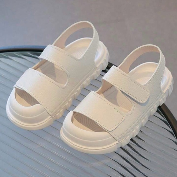 TrendsKids' Casual Simple White Sport Sandals With Hook And Loop Closure - Picture 1 of 5